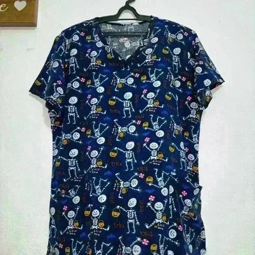 Short Sleeves Scrub Top with Halloween Print